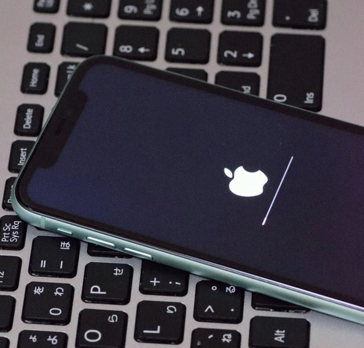什么原因会导致苹果手机死机，该怎么处理？